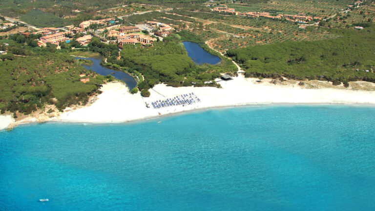 cala ginepro hotel resort spiaggia 1 768x432