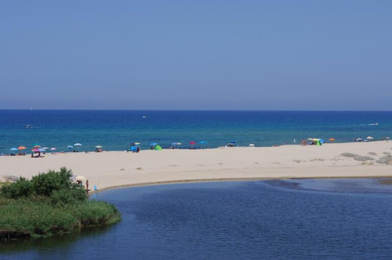 spiaggia san pietro valledoria tracce di sardegna 768x510